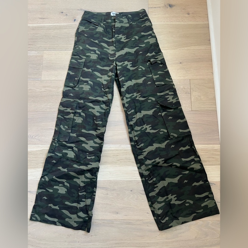Princess Polly Now You See Me Camo Pants Size 4